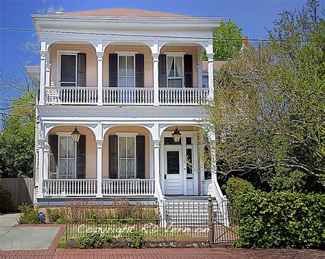 Renovated 3 bedroom/2 bath condo on saint charles avenue. New Orleans Garden District | A Southerly Flow | New ...