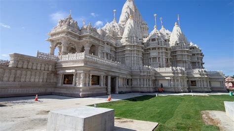 Grand And Contentious One Of The Largest Hindu Temples Opens In Nj