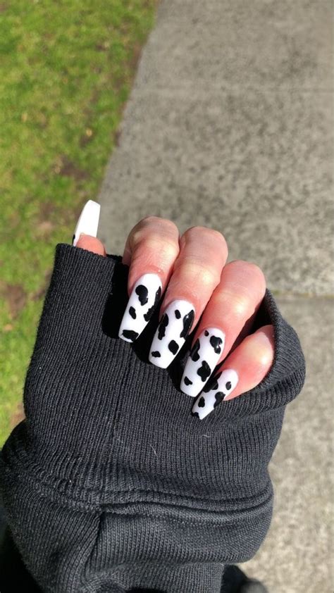Lil' #flashbackfriday thinking about these sick cow print nails i got almost a year ago. cow print nails || pinterest - W33PING in 2020 | Edgy ...