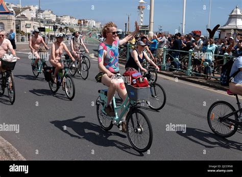 Kings Parade City Of Brighton And Hove East Sussex Reino Unido Brighton Naked Bike Ride