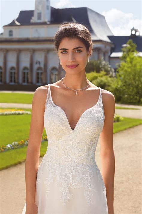 Ich mache den test mit euch und shoppe einige. Du suchst ein glamouröses Kleid mit einem romantischen ...