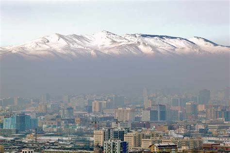 It is characterized by seemingly infinite plains and by the nomadic tradition of its peoples who continue to live in tents. Guía del viajero a Ulan Bator Mongolia, reserva de ...