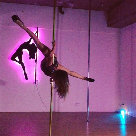 Maddie Sparkle On Instagram “splits And Tricky Transitions 💜” Pole Dance Moves Maddie