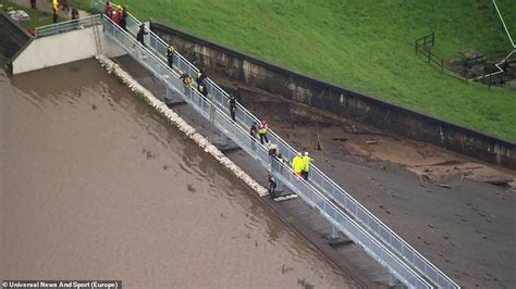 Whaley Bridge Police Evacuate Up To 6500 People As Dam Looks Set To