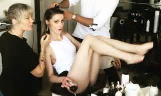 Amber Heard Flashes Sideboob While Getting Glammed Up Daily Mail Online
