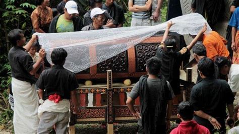 Hormati Kematian Ini Dia Tradisi Unik Yang Hanya Ada Di Indonesia