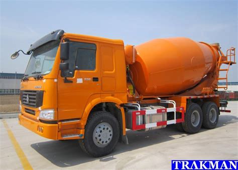 Lubricatethe two ends of main.5 shaft bearing and the discharging door. SINOTRUK HOWO 371HP Concrete Mixer Truck