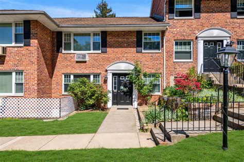 May 25 | Open House Saturday, 1-2:30 & Sunday, 2-3:30 | Port Washington