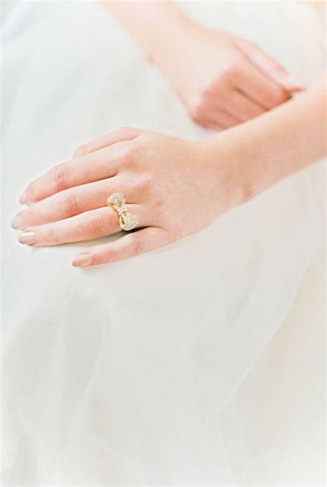 Https://tommynaija.com/wedding/dutch Wedding Ring Finger