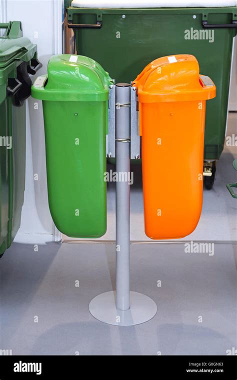 Public Trash Cans Hi Res Stock Photography And Images Alamy