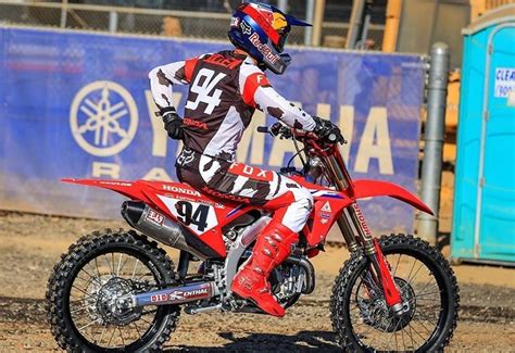 Vue goggle, flexair jersey & pant, v3 helmet, instinct boots and. ken-roczen-ama-supercross-2021 - Show Radical