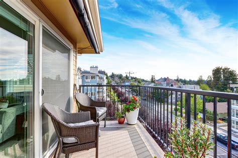 Als balkonverkleidung kann sie bei uns ebenfalls nach maß mit ösen bestellt werden. Wind- und Sichtschutz für den Balkon: Welche Möglichkeiten ...