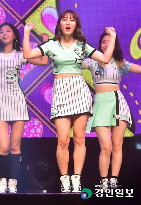 160425 Jihyo Cheer Up Showcase