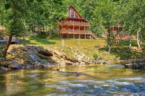 River Pleasures 2 Bedroom Cabin With Jetted Tub Near Pigeon Forge