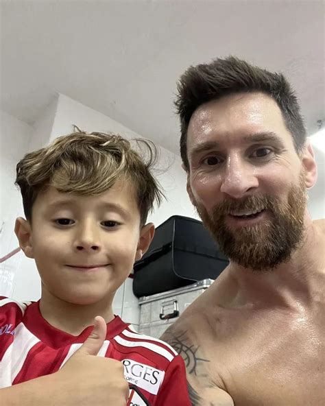 El Hijo De Un Rival De Lionel Messi Logró La Selfie De Su Vida Y Su Cara Lo Dice Todo Tn