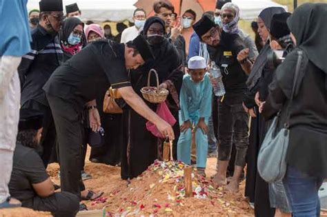 Takbir idul fitri 1440h masjid haram mekkah. Jenazah pelakon veteran Zulkifli Zain selamat dikebumikan ...