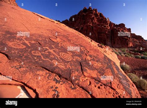 Lone Rock Petroglyphs Valley Of Fire State Park Nevada Stock Photo