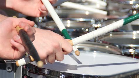 Marching Snare Drums Keeping The Beat In Style ⋆ Hear The Music Play