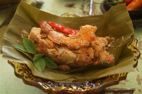 Botok adalah salah satu kuliner jawa tengah yang biasanya berisi ikan teri. Resep Botok Tahu Tempe Tradisional yang Mudah, Enak dan Nagih