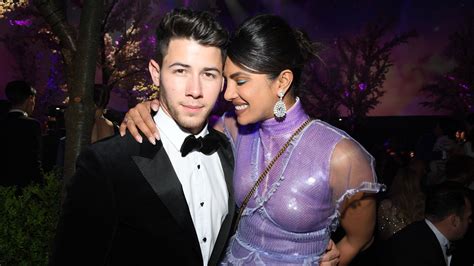After dating for six months, their marriage broke the headlines and they become 'the inseparable' favorite couple. So rührend gratuliert Nick Jonas seiner Priyanka zum B-Day ...