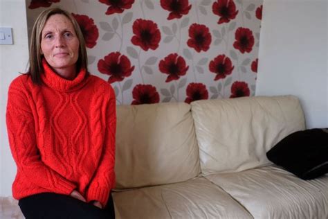 Dwp Working Mum Reduced To Tears After Universal Credit Red Tape Leaves Her With £64 For