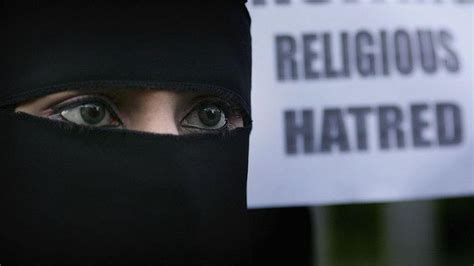 begini potret perempuan burka yang tuai polemik