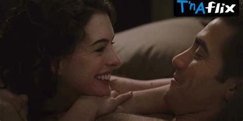 Anne Hathaway Nude Sex Scene In Love And Other Drugs Movie