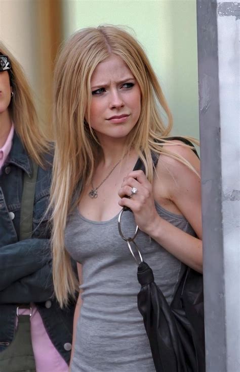 Avril Lavigne Pfp Avril Lavigne Style 2000s Avril Lavigne Aesthetic Avril Lavingne Under My