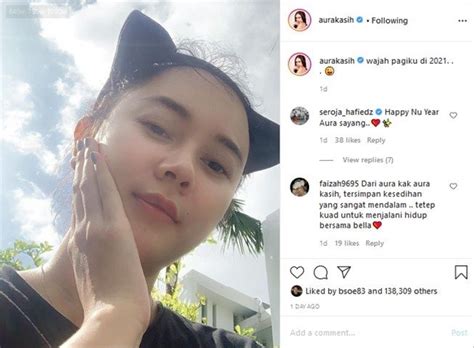 Pamer Wajah Polos Tanpa Makeup Mata Sembab Aura Kasih Dipertanyakan