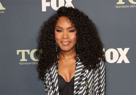 Angela Bassett Doesn T Look A Thing Like 60 As She Steps Out Showing Off Her Fantastically Fit Body