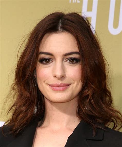 23 Anne Hathaway Hairstyles And Haircuts Celebrities