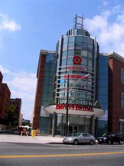 Circuit City Opens At Junction • Brooklyn Paper
