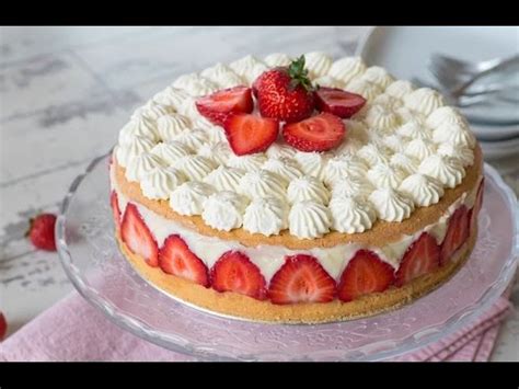 Vous pouvez utiliser une grande feuille de carton plate. Comment faire un fraisier - YouTube