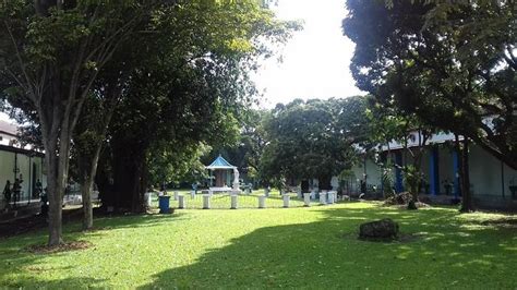 Kota kudus dikenal sebagai kawasan industri dan perdagangan. Kisah Asal-usul Nama Kota Solo : Dari Nama Pohon Sampai Sosok Ki Ageng Sala Sang Lurah Sakti ...