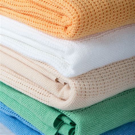 Polyester coloured cellular blankets for single beds - Interweave