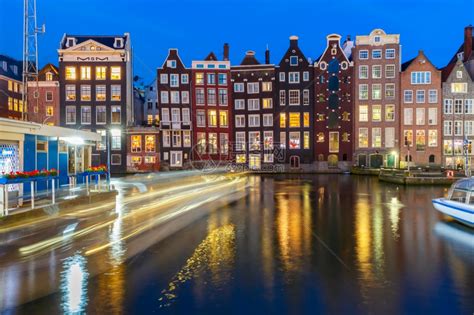 在荷兰的阿姆斯特丹运河达拉克夜总会高清图片下载 正版图片304207780 摄图网