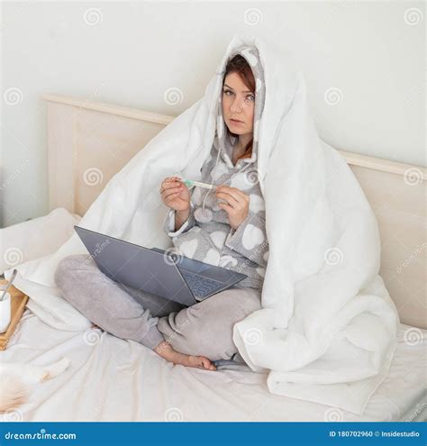 The Woman In Bed Is Covered With A Blanket With Her Head And Measures The Temperature A Girl