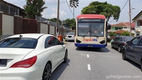 Tapi kadang jalan kehidupan memang tidak dapat ditebak, akhirnya aku juga melakukannya dengan mba tadinya sih mau bareng sama temanku, tapi mereka baru balik besok, akhirnya naik kereta api tuh. Letak Kereta Berganda! Undang- Undang Bukan Di Sebelah ...