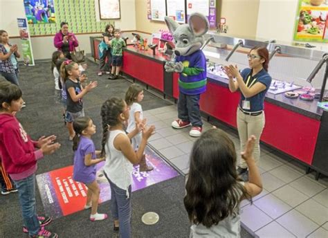 Chuck E Cheese To Phase Out Animatronic Shows Daily Breeze