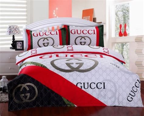 Comforter sets add a great sense of style and comfort to your bedroom. 寝具高級 louis vuitton - Recherche Google | Bed styling ...