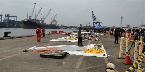 A lion air plane crashed into the sea near jakarta minutes after takeoff, with rescuers scouring the area for survivors. Lion Air president hits back at preliminary report into ...