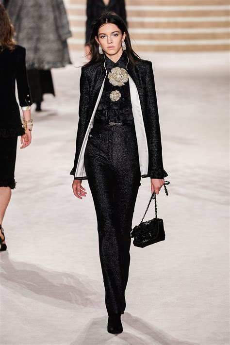 Chanel Pre Fall 2020 Fashion Show Collection See The Complete Chanel