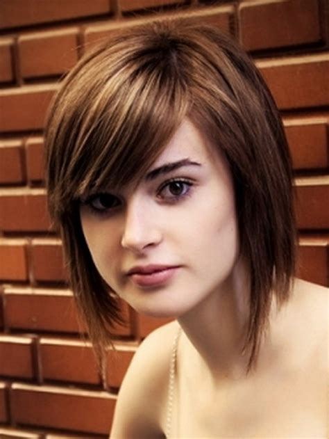 Short Layered Haircuts For Round Faces