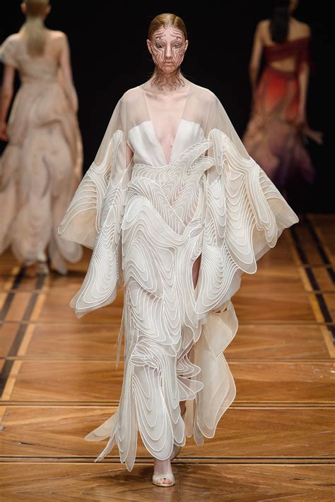 Iris Van Herpen Spring 2019 Couture Fashion Show Collection See The