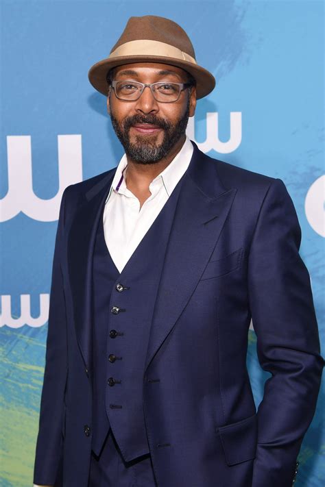 The Flash Star Jesse L Martin Joins Hln S How It Really Happened