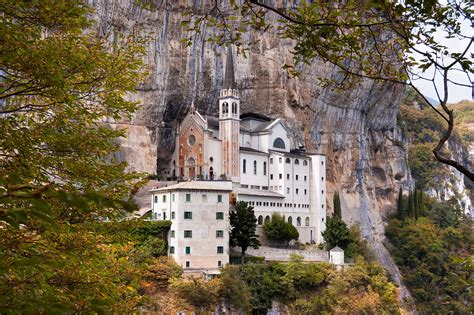 Santuario Madonna Della Corona Una Meraviglia Italiana In Cui Il Tempo