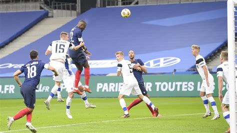 Sportfoto lilian thuram (frankreich) w�hrend der nation. Bitteres Debüt für Thuram - Frankreich blamiert sich gegen ...