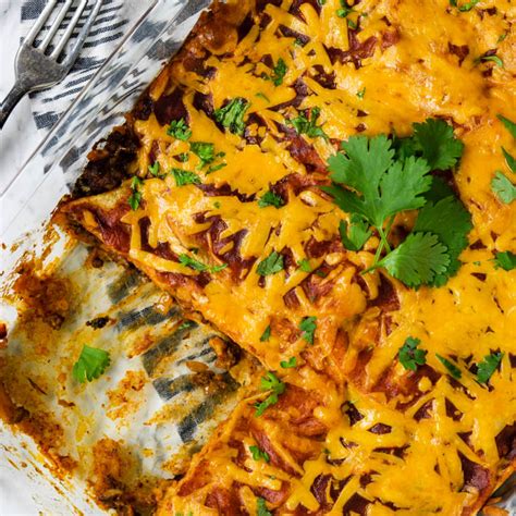 (tested & perfected recipe) with layers of corn tortillas, ground beef, roasted salsa, & cheese, this stacked beef enchilada casserole is a you know when you make a dish for the first time and your whole family loves it, and you're elated because you've found a new recipe to add to your. Easy Ground Beef Enchilada Casserole | Mom's Dinner