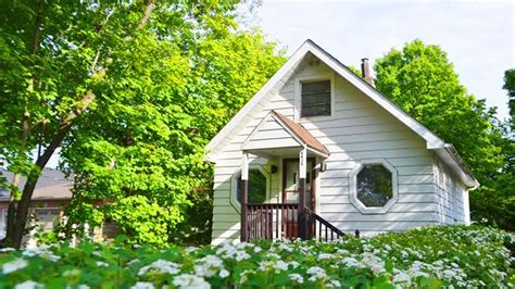 A 500 Sq Ft Toronto Cottage Tiny House Listing Tiny House Towns