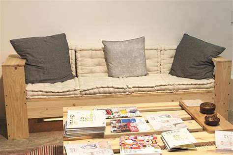 Il faut deux palettes pour réaliser l'embase et le dossier de la banquette. Comment fabriquer un canapé en palette